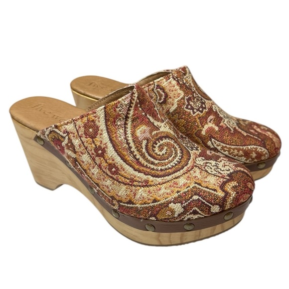 Cordani Shoes - Anthropologie Cordani Zorba Tapestry Clogs Brown Tan Bohemian 70s Slip On Size 7